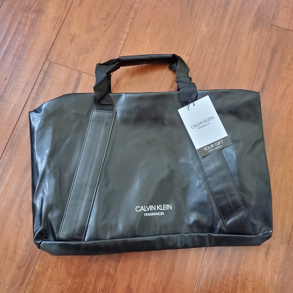 CALVIN KLEIN FAUX LEATHER DUFFLE BAG - Picture 2 of 9